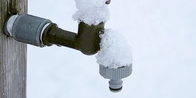 stop-outdoor-faucets-from-freezing Protect Your Pipes